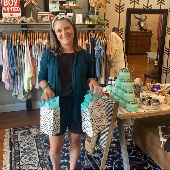 Meet your Posher, Heather - Picture 2 of 2